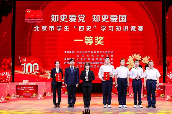 官方:米兰19岁边锋卢卡-罗梅罗租借阿尔梅里亚至赛季结束